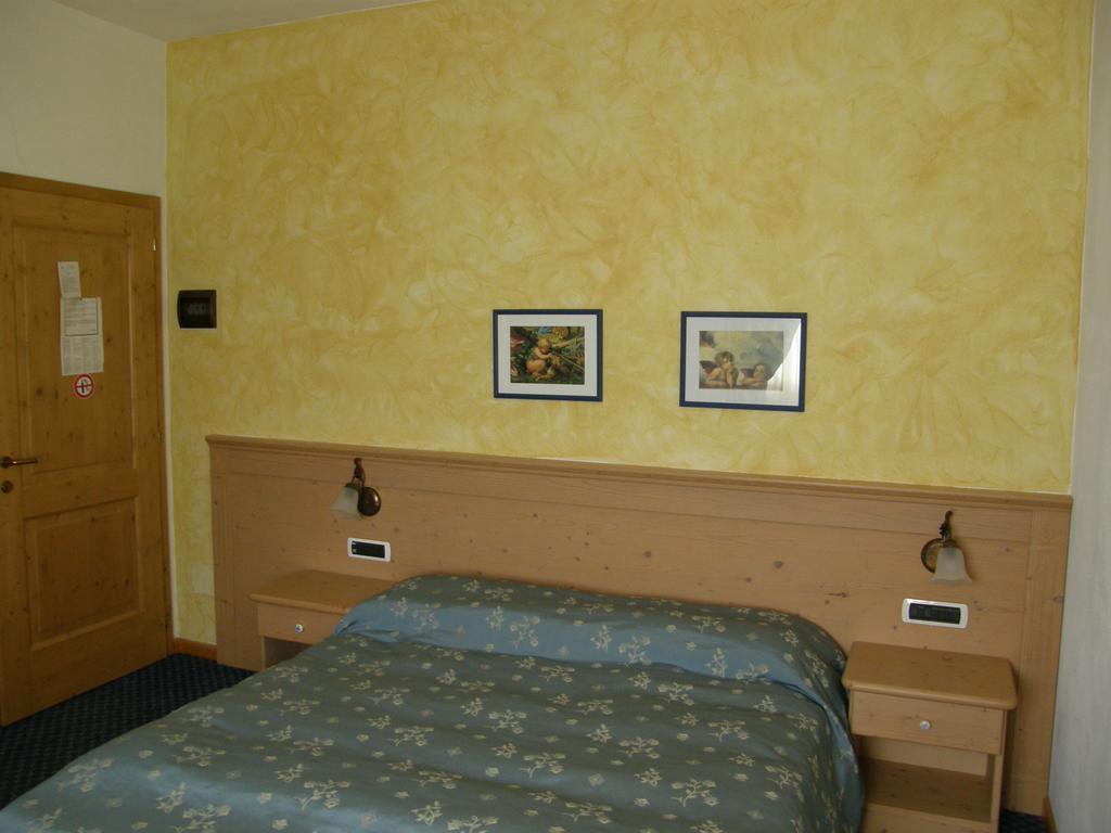 Villa Ilaria Caderzone Oda fotoğraf